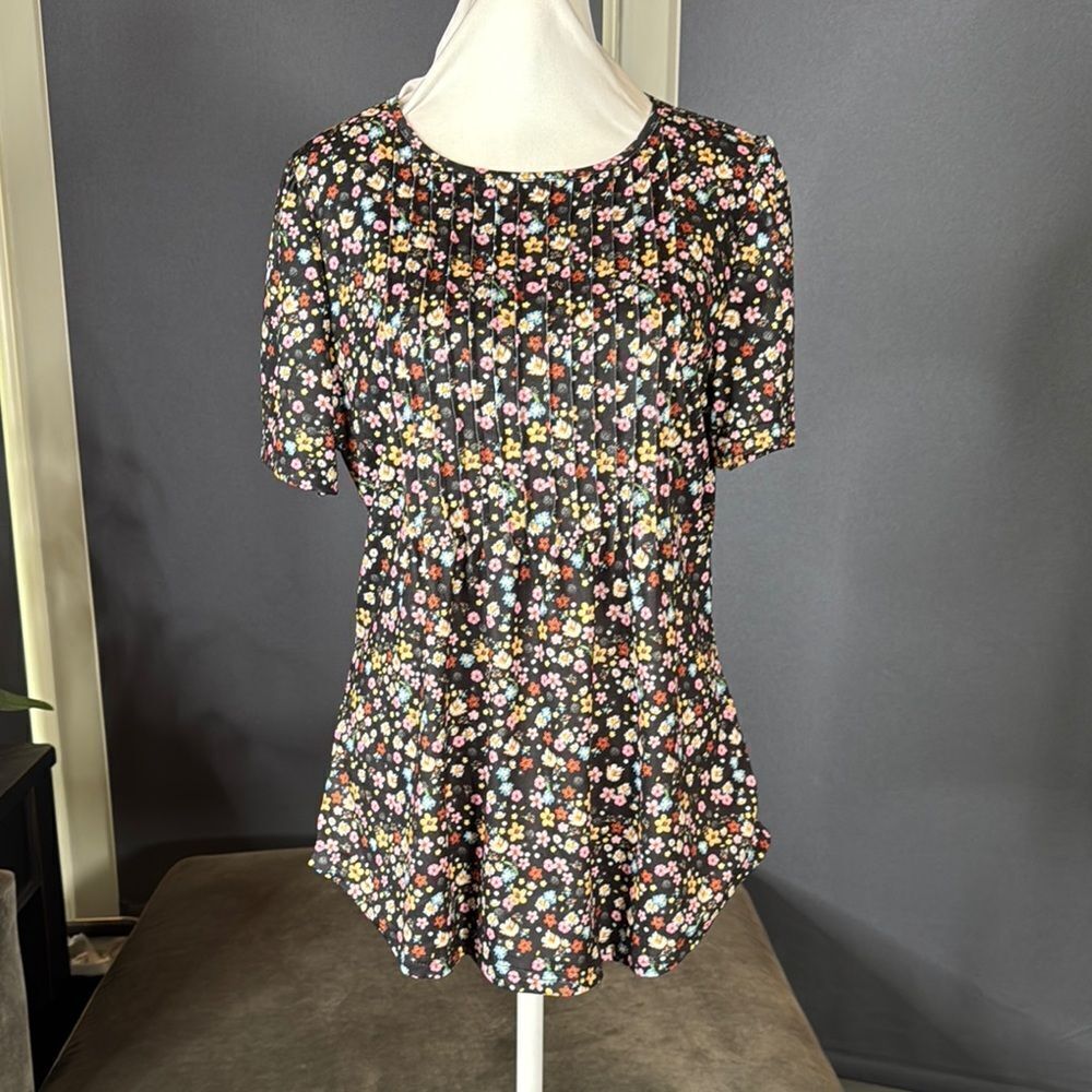Women's Floral Short Sleeve Blouse Black Multicolor Flowers Size M NEW